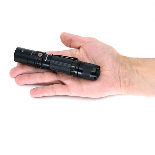 Camping Fenix UC35 V2.0 Flashlight | USB Charging | 1,000 Lumens - Image 4